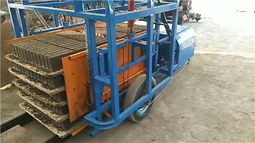 小型水泥磚叉磚車 高效便捷的水泥磚生產(chǎn)與搬運(yùn)利器